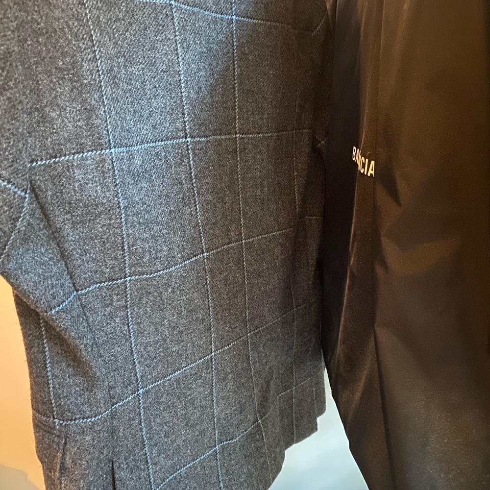Gorgeous Gucci wool check blazer. Grey with powder blue check. - Picture 6 of 7